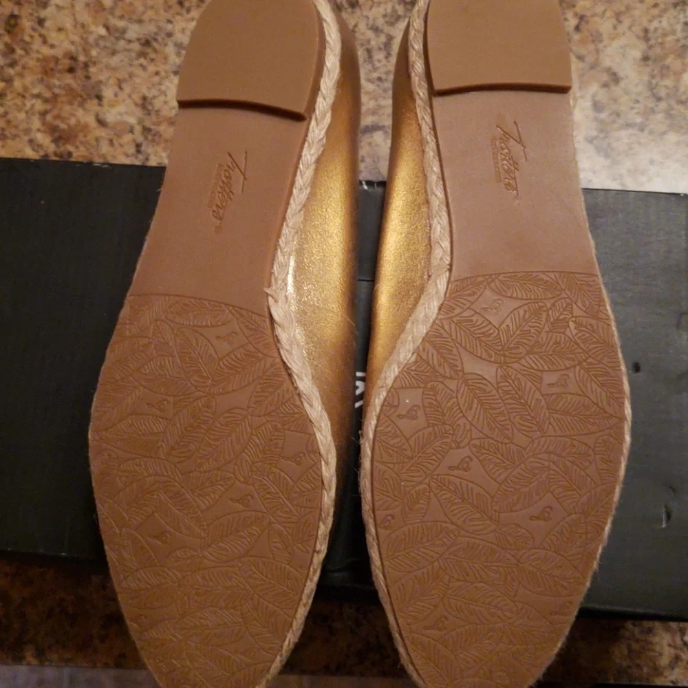 Trotter Gold Liz espadrille Loafer shoes size 9